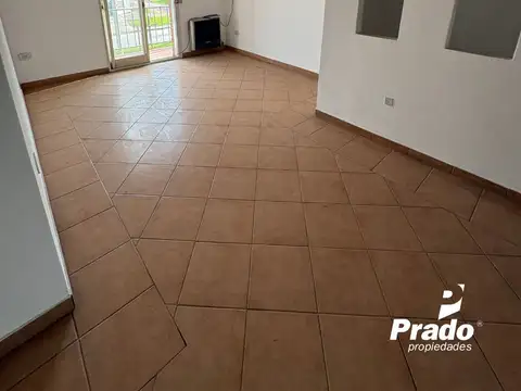 Casa en Alquiler en Melchor Romero, $ 800.000