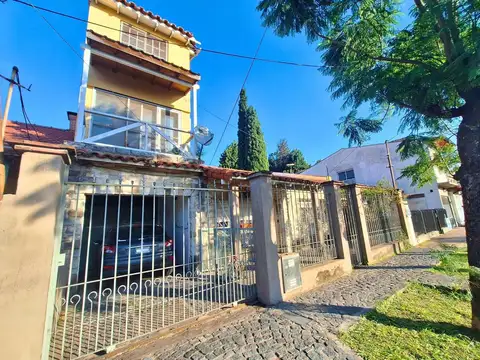 VENTA CASA 4 AMBIENTES LOTE DE 330 M2 ISIDRO CASANOVA
