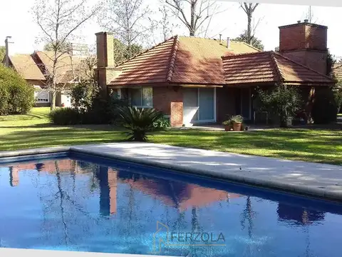 Casa en venta con piscina en Country Club Los Cardales