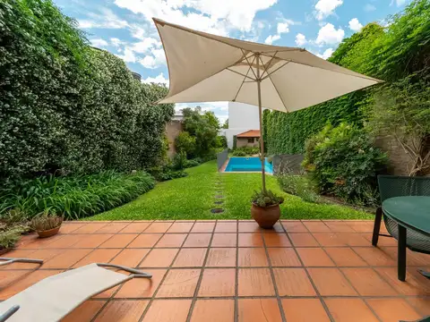 Casa 5 dormitorios, jardin, pileta, cochera, Abasto