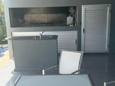 Casa en Venta con 4 cocheras