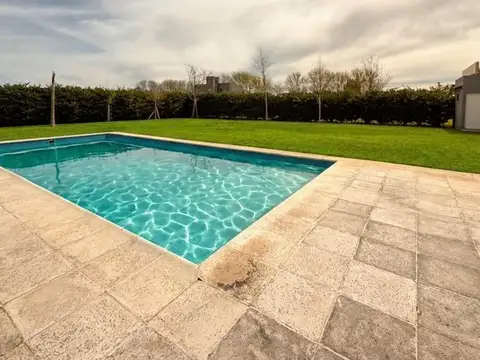 Casa en Venta con 4 cocheras