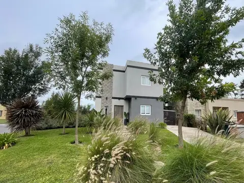 Casa  en Venta en Santa Lucia, Pilar del Este, Pilar