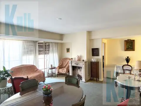 Departamento 5 ambientes con dependencia en venta, piso completo con balcón aterrazado en Recoleta