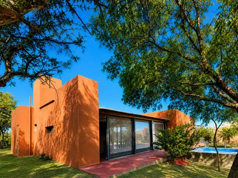 SE VENDE CASA SOBRE EL ARROYO B° PVDO, LAS BAJADAS