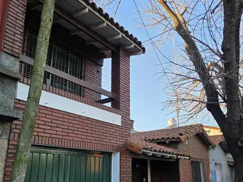 Casa en venta - 4 Dormitorios 3 Baños - San Fernando