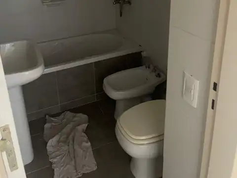 Departamento 5 ambientes con 1 baño