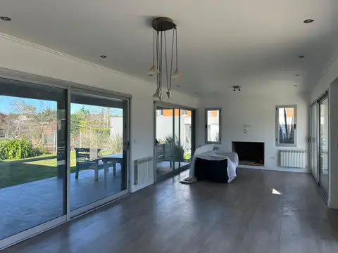 Casa en Alquiler de 3 dormitorios