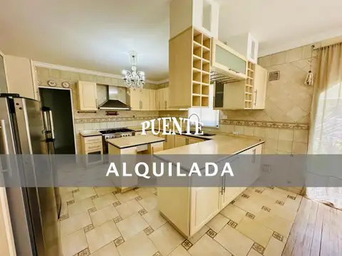Casa en Alquiler de 3 dormitorios