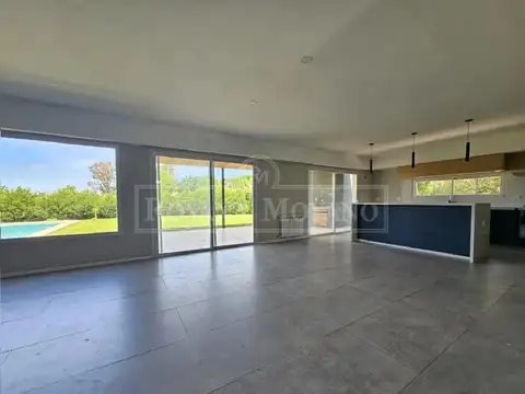 Casa 5 ambientes con 5 baños