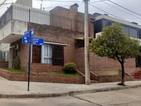 VENTA CASA 4 DORMITORIOS EN LOMAS DE SAN MARTIN