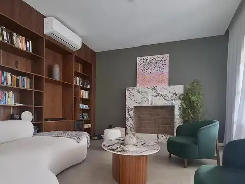 Casa en Alquiler con 3 cocheras