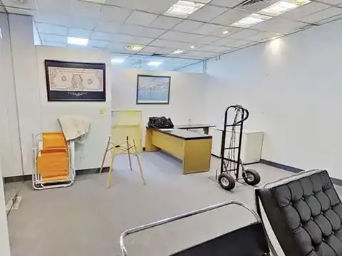 Oficina categoría A con 2 cocheras fijas y cubiertas - Monserrat