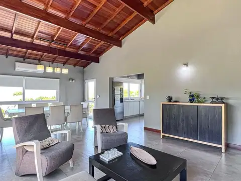 VENTA CASA 6 AMB S. DE LOS PADRES PILETA FINANCIA