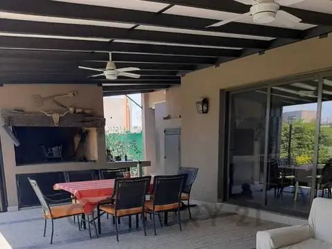 CASA EN VENTA BARRIO PRIVADO RINCON DE MITRE, MAIPU. APTA CREDITO HIPOTECARIO