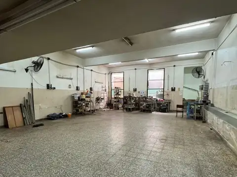 GALPÓN EN 2 PLANTAS C/ OFICINAS ¡EXC. ESTADO Y UBICACIÓN!