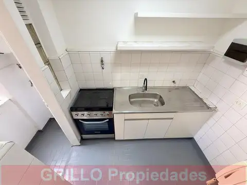 Av. del Libertador 8320. Departamento dos ambientes muy buen estado. Bajas expensas. Muy luminoso.