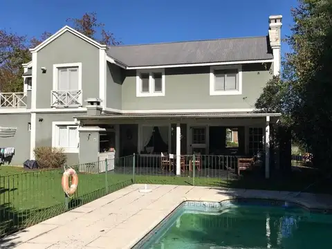 Casa en Bermudas de 4 dormitorios + dependencia