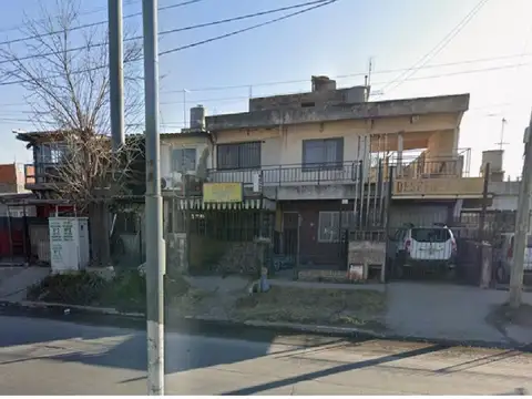 Casa 7 ambientes con 2 baños