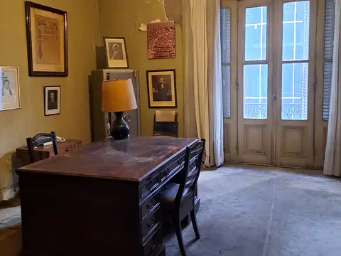 Oficina 9 ambientes con 2 baños