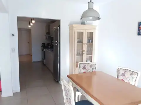 Casa en Alquiler con 2 cocheras