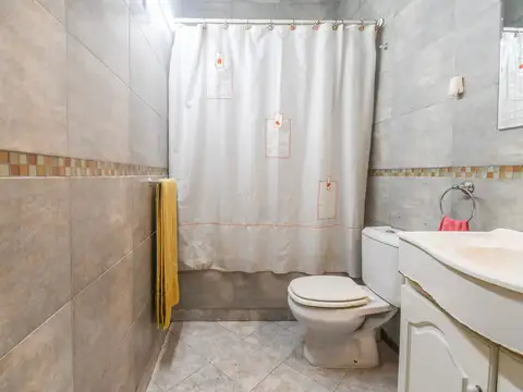 Hermosa Casa 4 amb con jardín y quincho