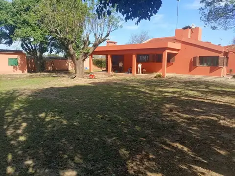 CASA Quinta en V. San Isidro a metros del rio