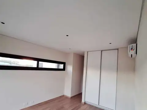 Casa 6 ambientes con 4 baños