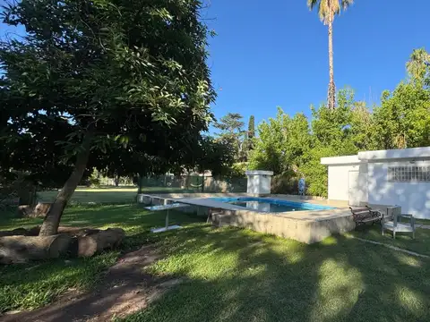 Casa 6 ambientes con 4 baños