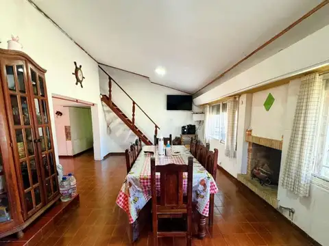 Casa 6 ambientes con 4 baños