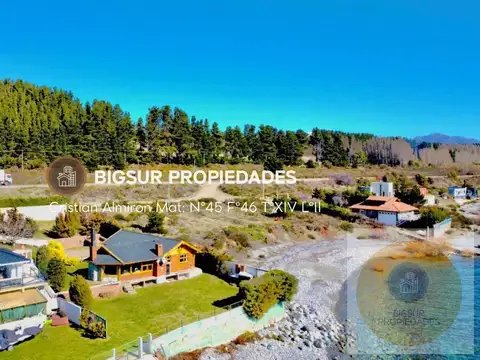 Casa con costa de lago