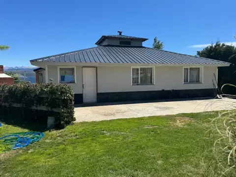 Casa 8 ambientes con 5 baños