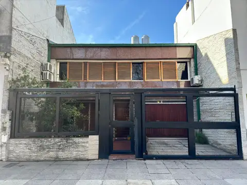 VENTA CASA DE 5 AMBIENTES EN PARQUE AVELLANEDA