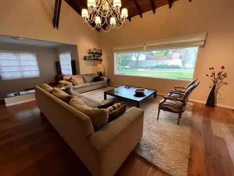 Casa 7 ambientes con 4 baños