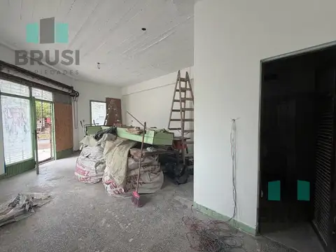 VENTA EN BLOQUE DEPTO 4 AMBIENTES CON LOCALES EN PLANTA BAJA - LLAVALLOL