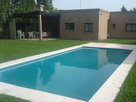 Casa 5 ambientes con 3 baños