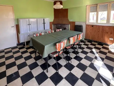 Casa 6 ambientes con 1 baño