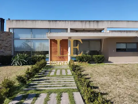 Casa en Venta con 5 cocheras