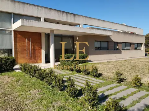 Casa 4 ambientes con 4 baños