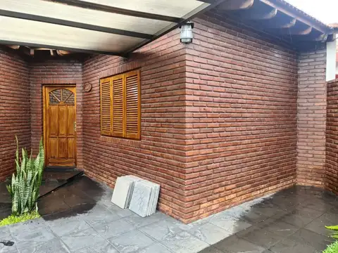 Casa en Venta en Barrio El Mirador, USD 110.000