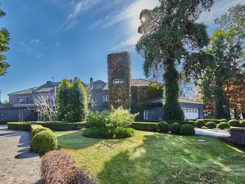 Casa en Venta con 6 cocheras