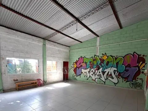 SALON CON BAÑO PRIVADO