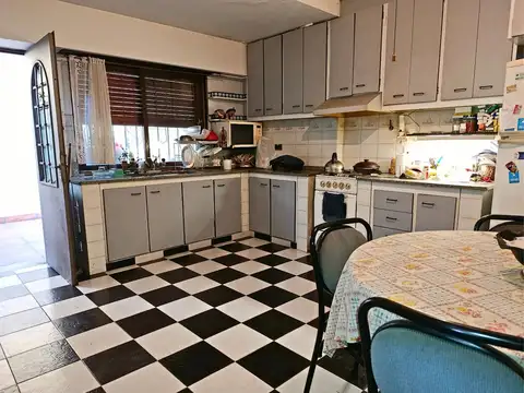 VENTA CASA 4 AMBIENTES + DEPENDENCIA RAMOS MEJIA