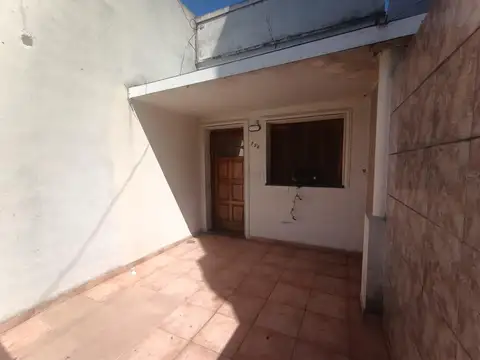 Casa 2 ambientes con 1 baño