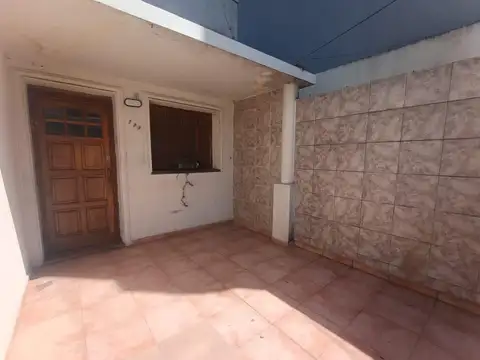 Casa de 2 ambientes con Patio en Alquiler