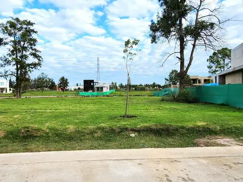LOTE EN VENTA  EN LAGUNA GRANDE VILLANUEVA