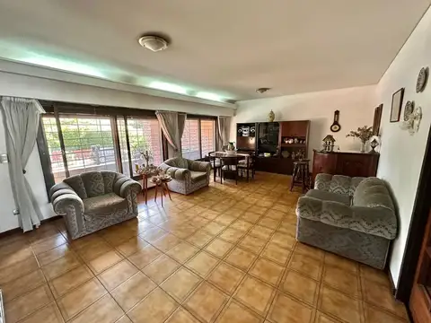 Casa en Venta en Castelar, USD 240.000