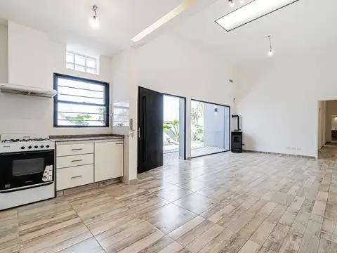 Casa en Alquiler con 1 cochera