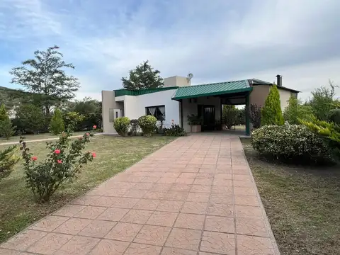 SE VENDE CASA EN BARRIO ALTO LOS PUQUIOS