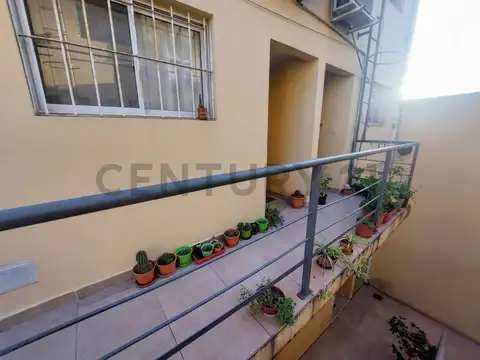 Av. Pedro Luro 6300, Piso 1